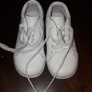 Stride rite white shoes 6.5